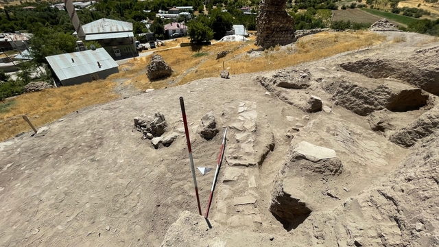 Tadım Kalesi ve Höyüğü'nde yeni buluntular