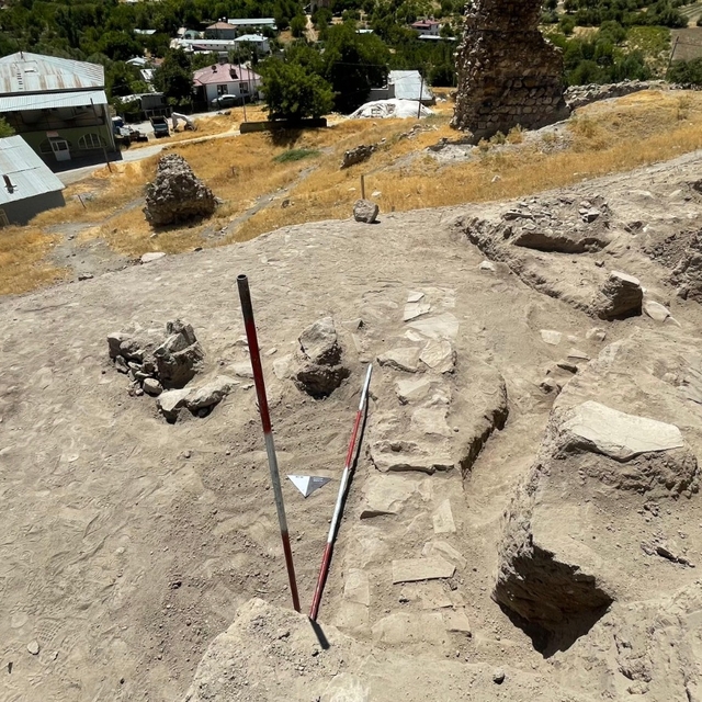Tadım Kalesi ve Höyüğü'nde yeni buluntular