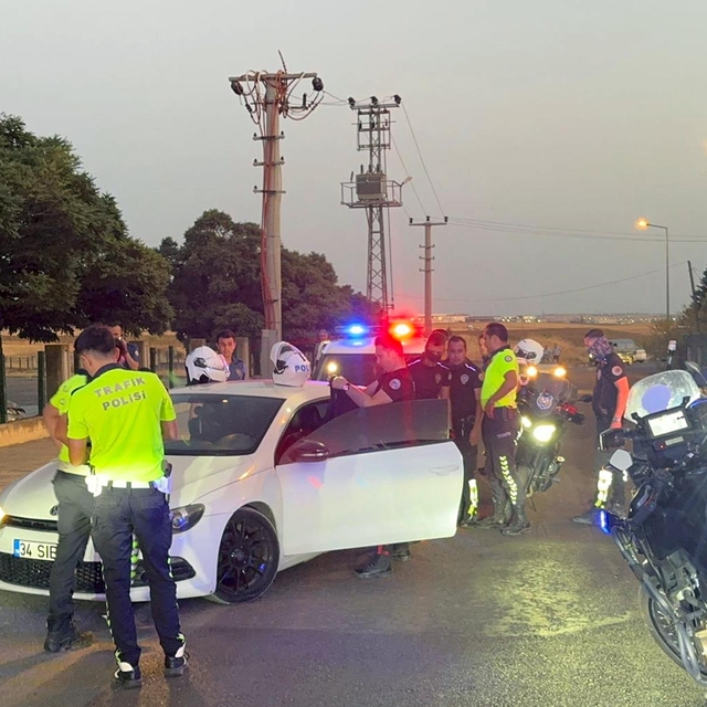 Ehliyetine el konulan sürücü polisten kaçtı; 78 bin lira ceza uygulandı