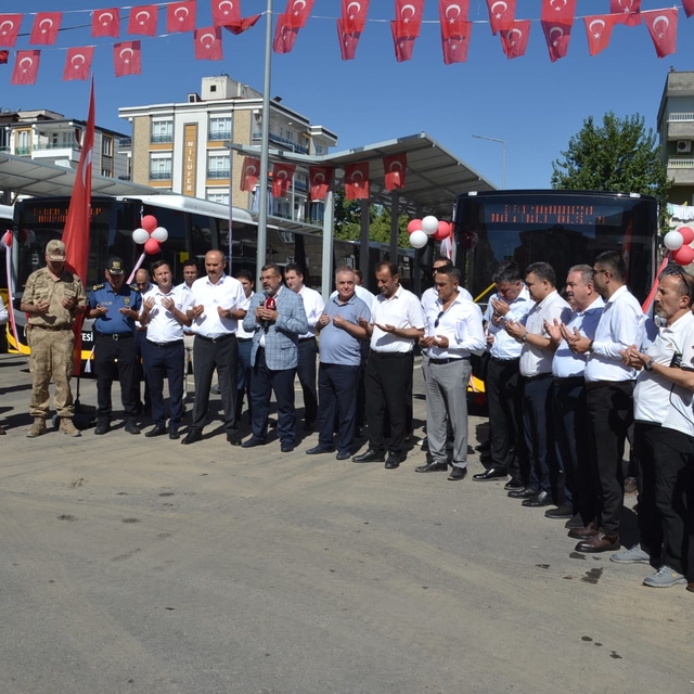 Batman Belediyesi 3 körüklü otobüsü törenle hizmete aldı