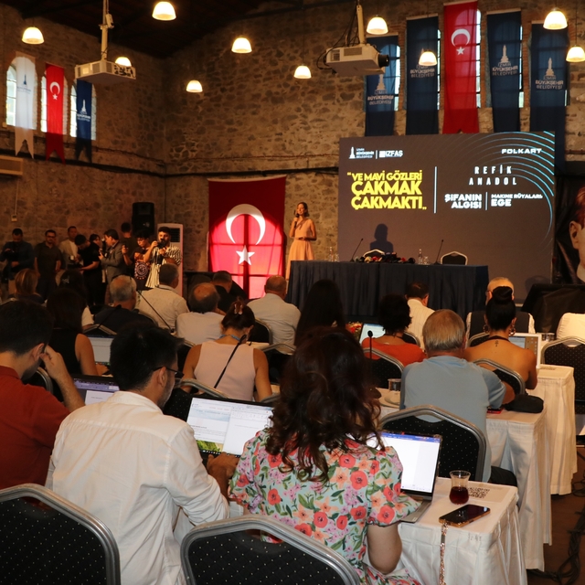 Atatürk'ün anıları ve Refik Anadol'un dijital eserleri İzmir Enternasyonal...