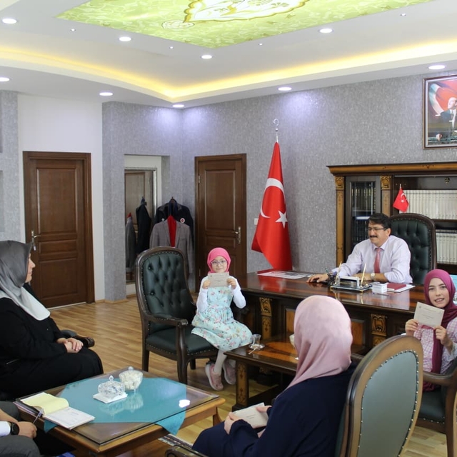 Kahramankazan'da 3 kız kardeş sınavda kazandığı para ödülünü Gazze'ye bağış...