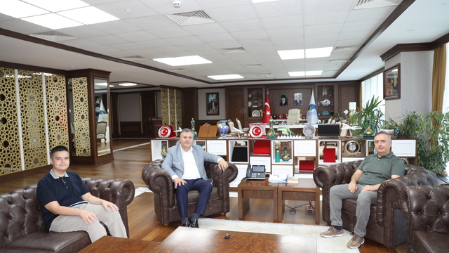 Çubuk'ta LGS'de tam puan alan öğrenci belediye başkanını ziyaret etti