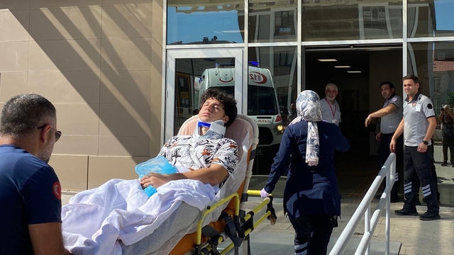 Kızıldağ'da iki otomobil çarpıştı: 1 çocuk 3 ölü, 6 yaralı