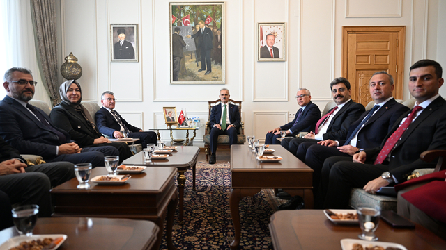 Ulaştırma ve Altyapı Bakanı Uraloğlu, Sivas'ta ziyaretlerde bulundu