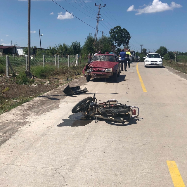 Samsun'da otomobille çarpışan motosiklet sürücüsü yaralandı
