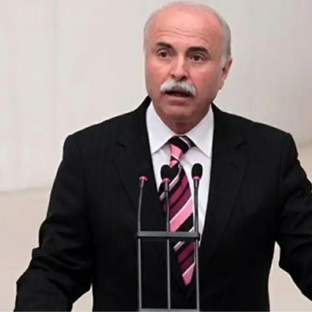 Otomobilin çarptığı eski milletvekili hayatını kaybetti