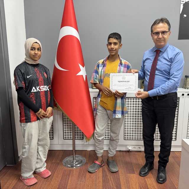 Akseki'de çevre için seferber olan Şevki öğretmen ile öğrencisine teşekkür...