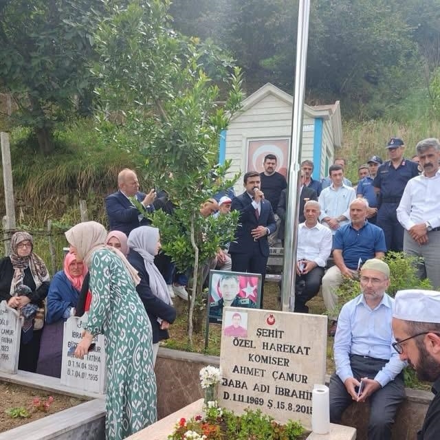 Şehit komiser Ahmet Çamur, Trabzon'daki kabri başında anıldı