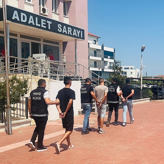 Balıkesir'de uyuşturucu operasyonunda 3 kişi tutuklandı