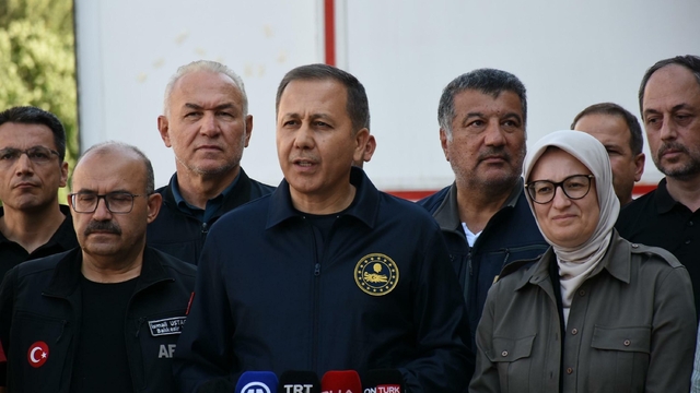 Bakan Yerlikaya, depremin vurduğu Balıkesir'de (2)