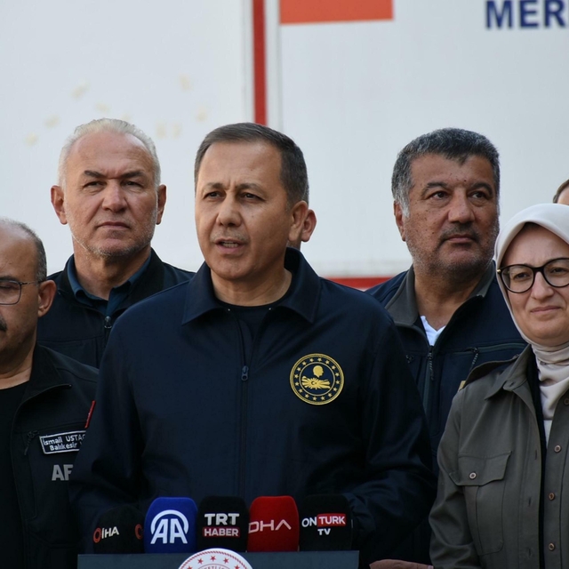 Bakan Yerlikaya, depremin vurduğu Balıkesir'de (2)