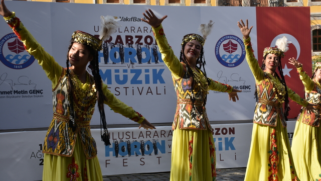 "3. Uluslararası Trabzon Horon ve Müzik Festivali" sürüyor