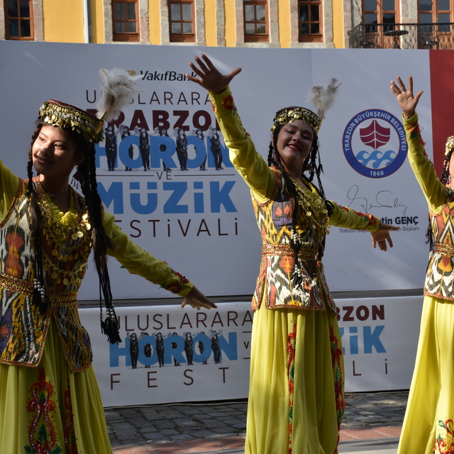 "3. Uluslararası Trabzon Horon ve Müzik Festivali" sürüyor