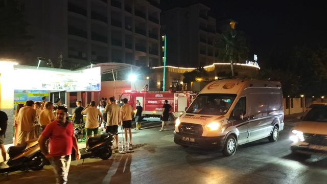 Antalya'da otelde çıkan yangında 1 kişi dumandan etkilendi