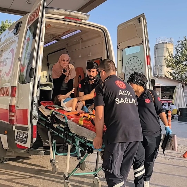 Balkondan düşen çocuk yaralandı