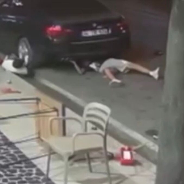 Otomobille motosiklet çarpıştı; 3 yaralı