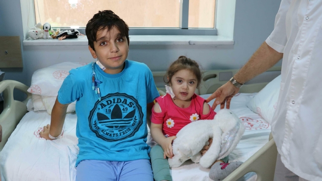 Kalp hastası kardeşler bir gün arayla ameliyat oldu