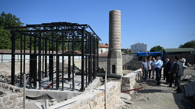 Edirne'de bugüne sadece minaresinin yarısı ulaşan Şeyh Şüceaddin Camisi'nin restorasyonu sürüyor