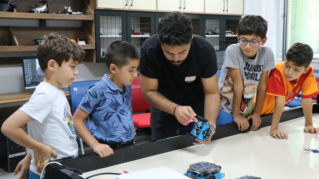 Küçük mucitler yaz tatilini ekrandan uzakta teknolojiyle geçiriyor