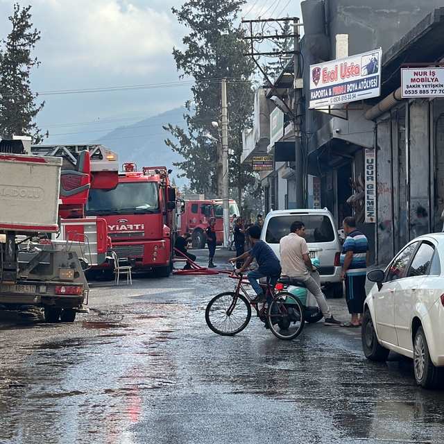 Hatay'da mobilya atölyesinde çıkan yangın söndürüldü