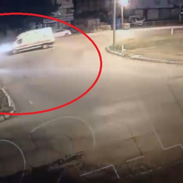 Hafif ticari araç ile ambulans çarpıştı; 5 yaralı