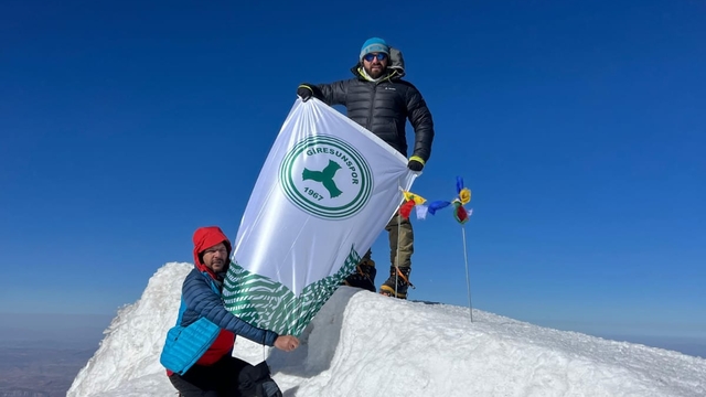 ATAK Doğa ve Arama Kurtarma Derneği üyeleri Ağrı Dağı'na tırmandı