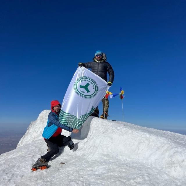 ATAK Doğa ve Arama Kurtarma Derneği üyeleri Ağrı Dağı'na tırmandı