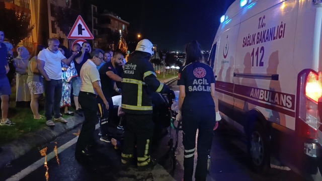 Tekirdağ'da otomobilin yayalara çarpma anı güvenlik kamerasında