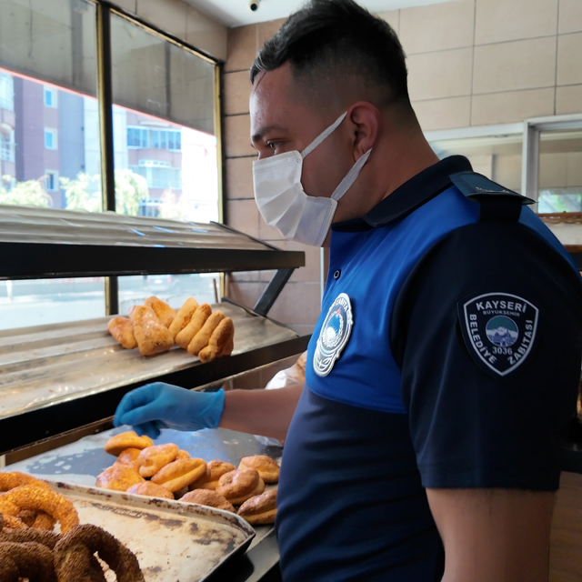 Kayseri'de zabıta ekiplerinden gramaj, fiyat etiketi ve terazi kontrolü