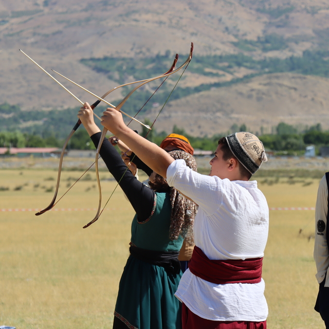 "Mengücek Melik Gazi Menzil Kupası" müsabakaları Erzincan'da başladı