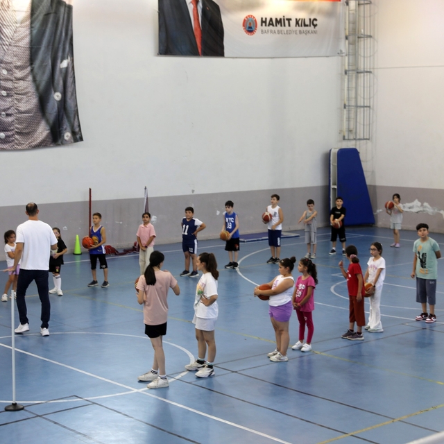 Bafra'da "Yaz Spor Okulları" gençlerin gelişimine katkı sağlıyor