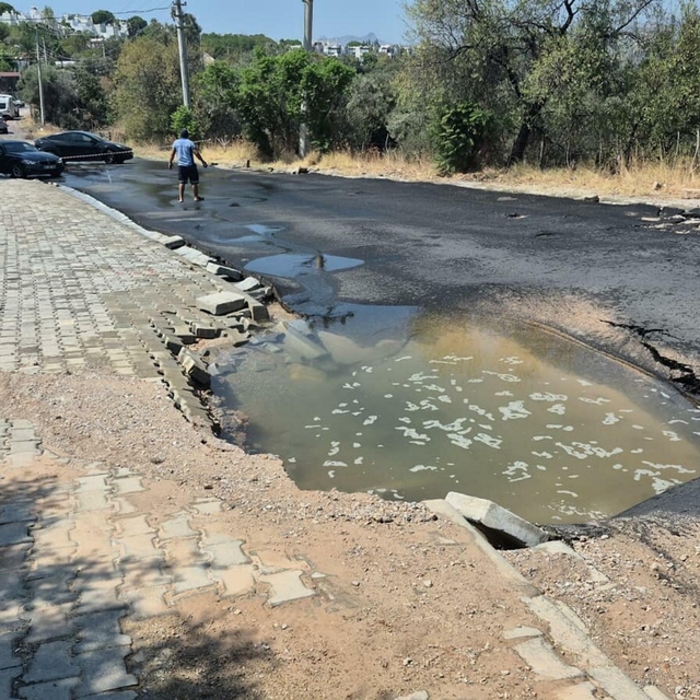 Bodrum'da ana su isale hattı patladı, tonlarca su boşa aktı