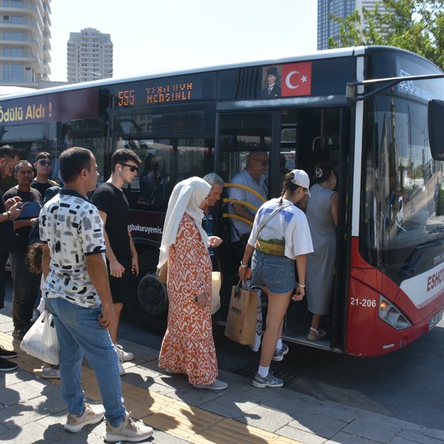 İzmir'de toplu ulaşıma zam (2)