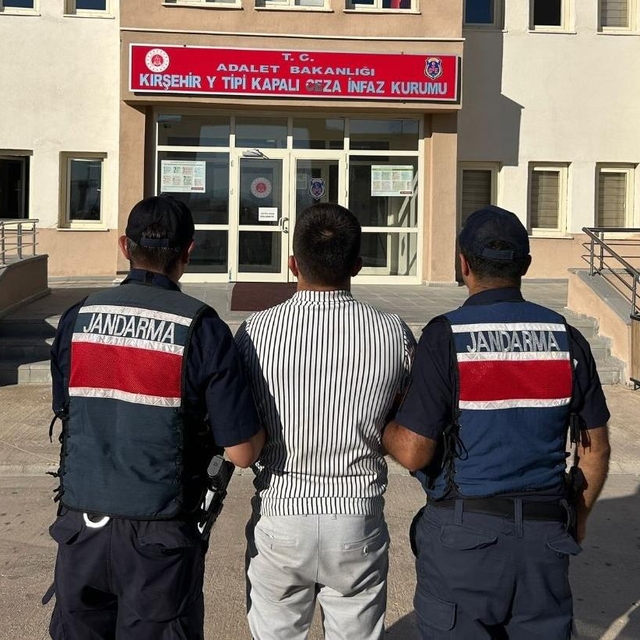 Kırşehir'de açık cezaevinden firar eden 2 hükümlü yakalandı