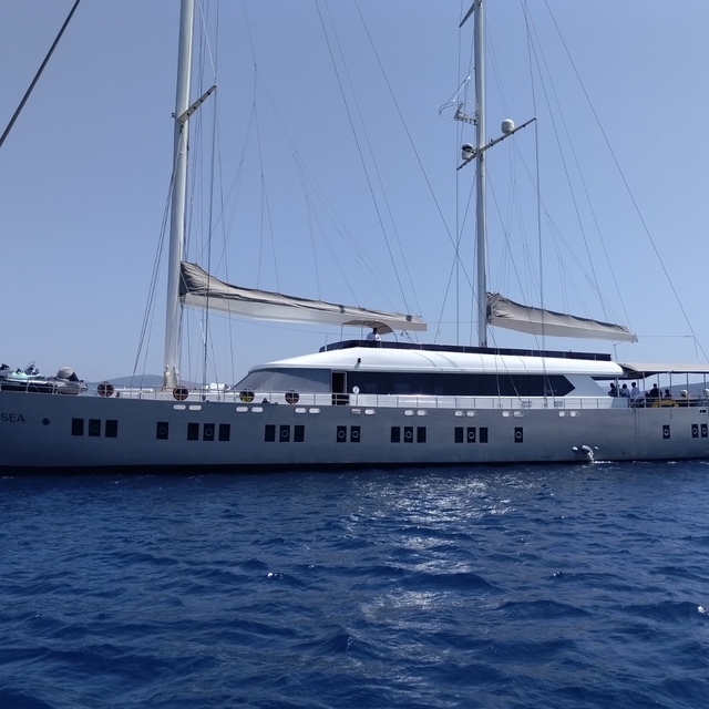 Bodrum açıklarında teknede fenalaşan Meksikalı turiste tıbbi tahliye yapıld...