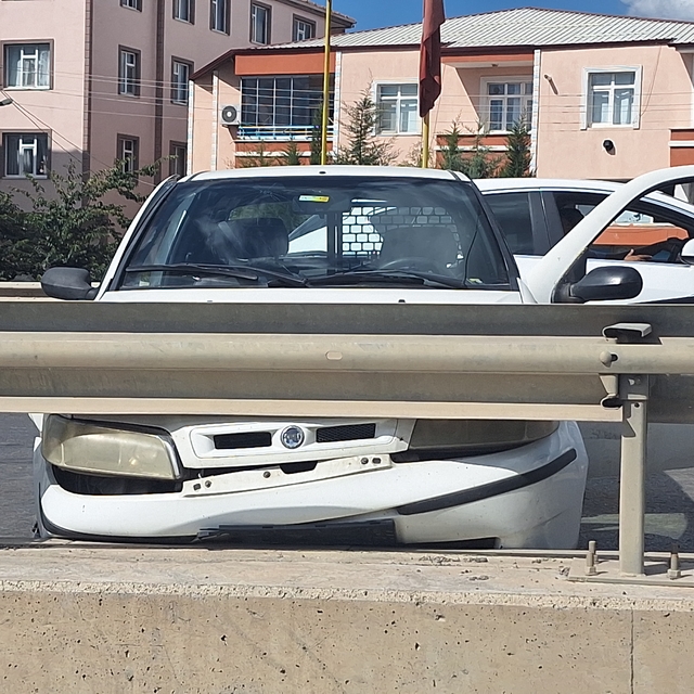 Samsun'da kamyonla çarpışan otomobildeki yolcu yaralandı