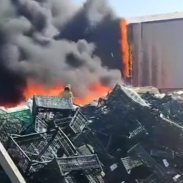 Bursa'da geri dönüşüm tesisinde çıkan yangın kısa sürede söndürüldü