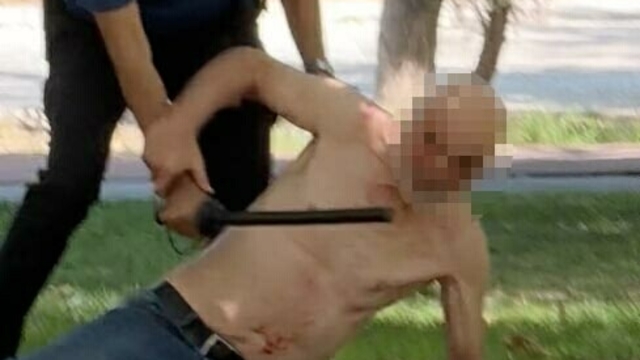 Esnafa bıçakla saldırınca darbedildi, götürüldüğü hastaneden kaçıp, intihara kalkıştı