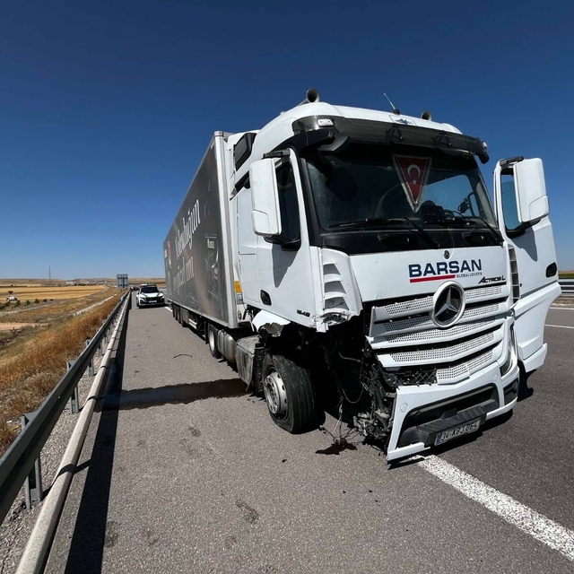 Niğde'de tırla otomobilin çarpıştığı kazada 1 kişi öldü, 3 kişi yaralandı
