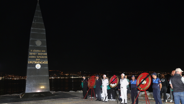 Marmara Depremi'nde hayatını kaybedenler Kocaeli'de anıldı