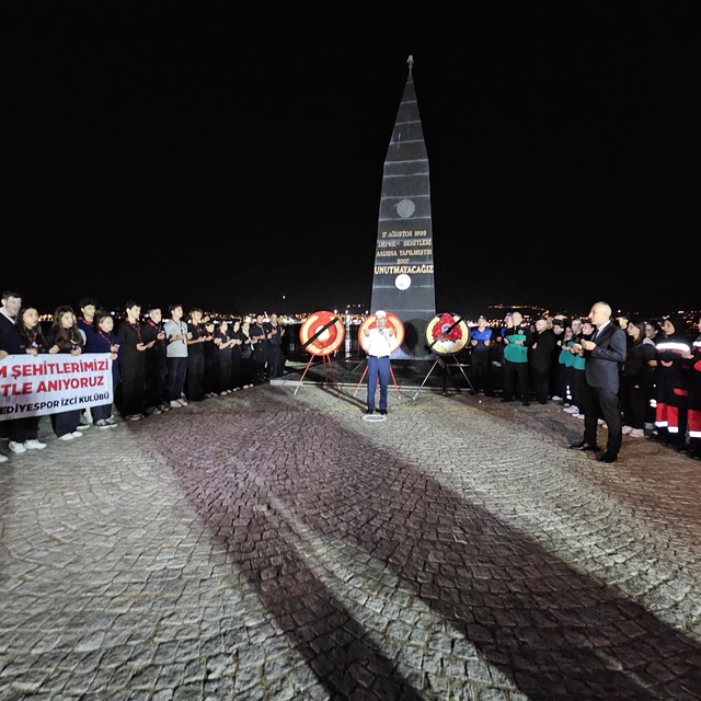17 Ağustos Depreminde hayatını kaybedenler, depremin merkez üssü Gölcük'te...