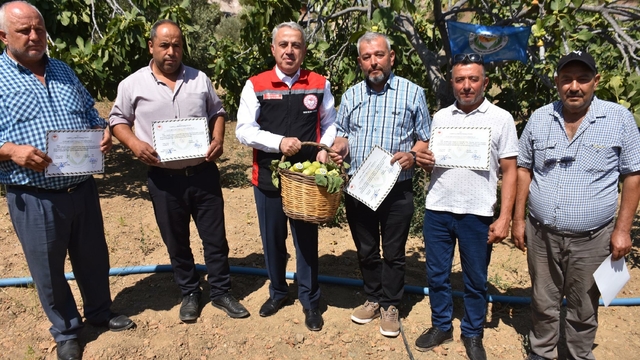 Kalıntısız yaş sebze ve meyve üreten çiftçilere 'mavi bayrak'