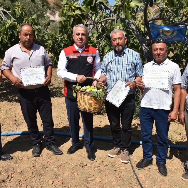 Kalıntısız yaş sebze ve meyve üreten çiftçilere 'mavi bayrak'