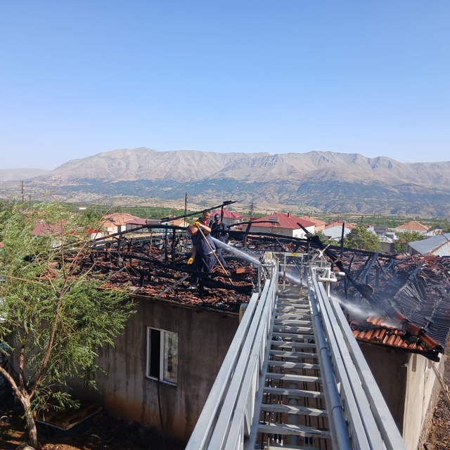Malatya'da bir evde çıkan yangın söndürüldü
