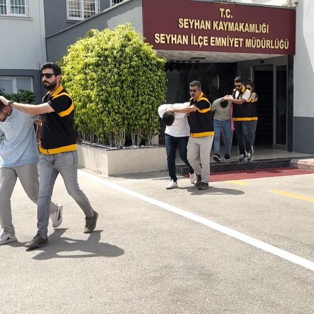 Yüksek kazanç vaadiyle tuzağa düşürüldü, alıkonulduğu evden kaçarak dolandı...