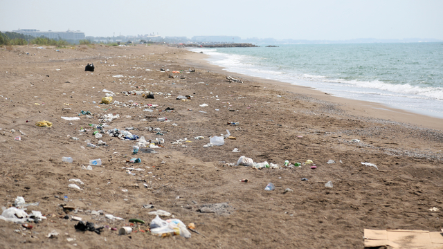 Kumköy Sahili'nde barakalar gitti, çöplük kaldı
