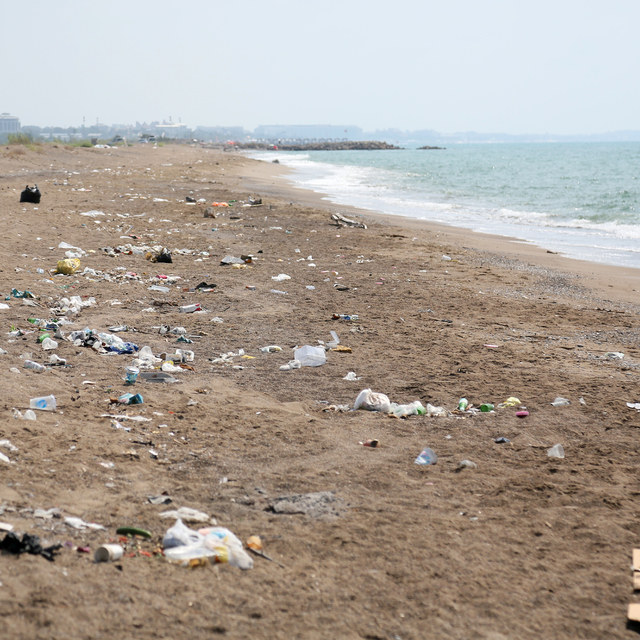 Kumköy Sahili'nde barakalar gitti, çöplük kaldı