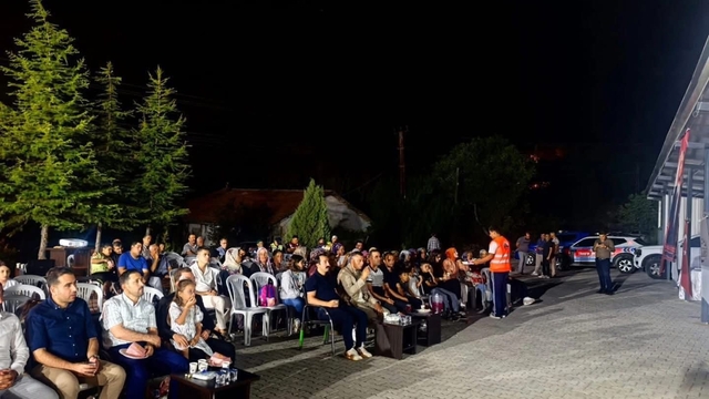 Kocaözü'nde açık hava sinema etkinliği düzenlendi