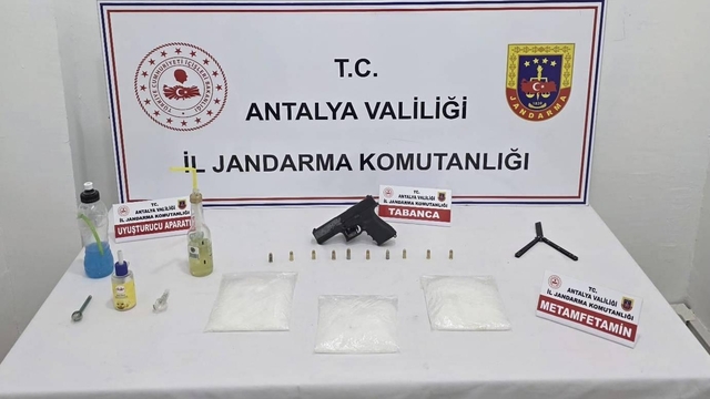Antalya'da uyuşturucu operasyonunda 2 zanlı yakalandı